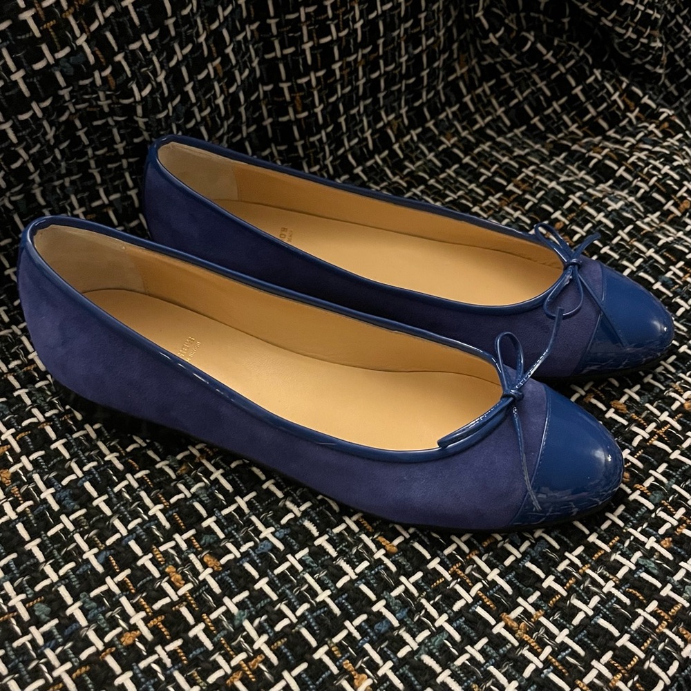 NWOB Size EU 37 (6.5) cobalt blue suede ballet flats with patent leather toe cap